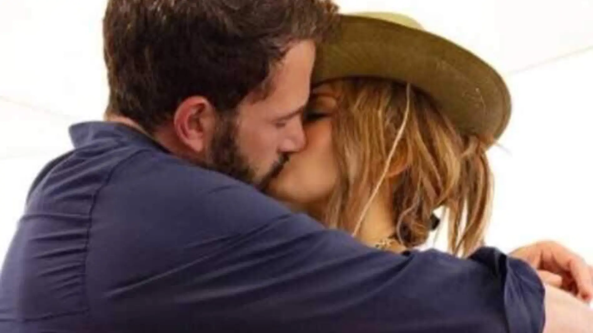 Beso de Jennifer Lopez y Ben Affleck 